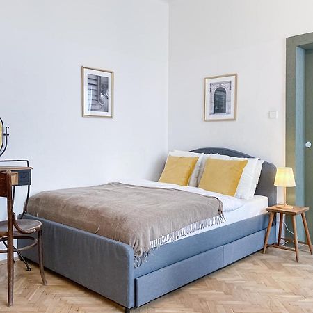 Turnkey I Vintage Terrace Apartment Praga Exterior foto